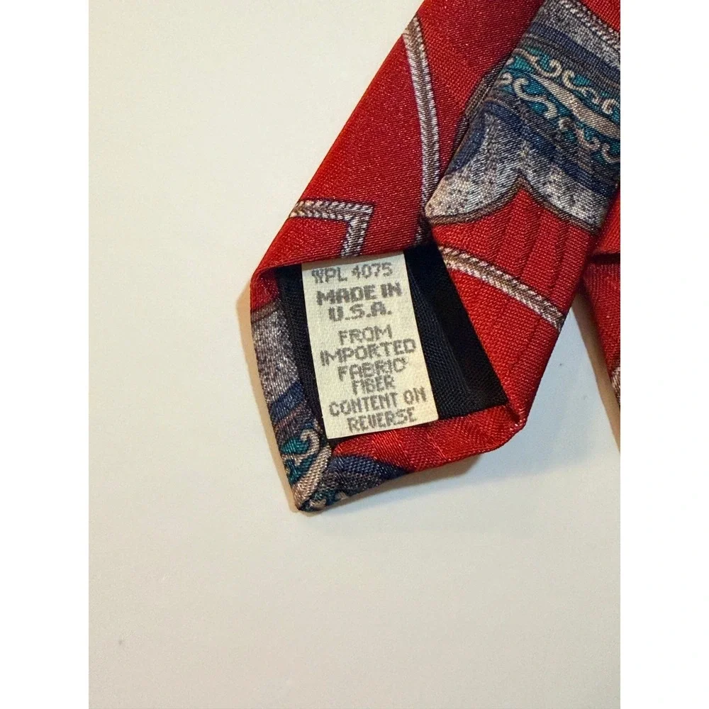 Wembley necktie features